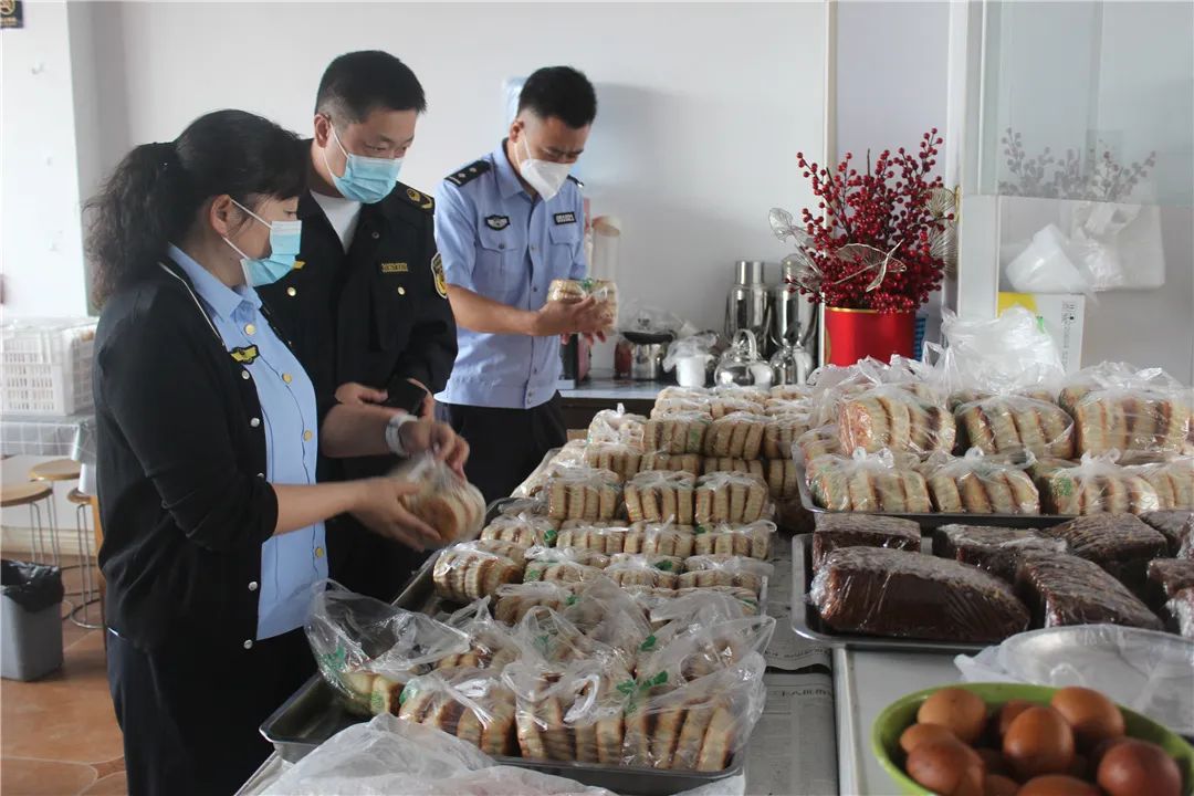 博州476公斤黑心月饼博乐警方查获一处月饼生产加工黑作坊