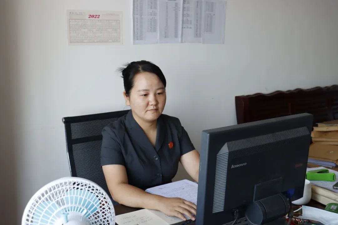 民事审判庭法官助理 张姝馨2012—2015在固始县蒋集中心校任教在三尺