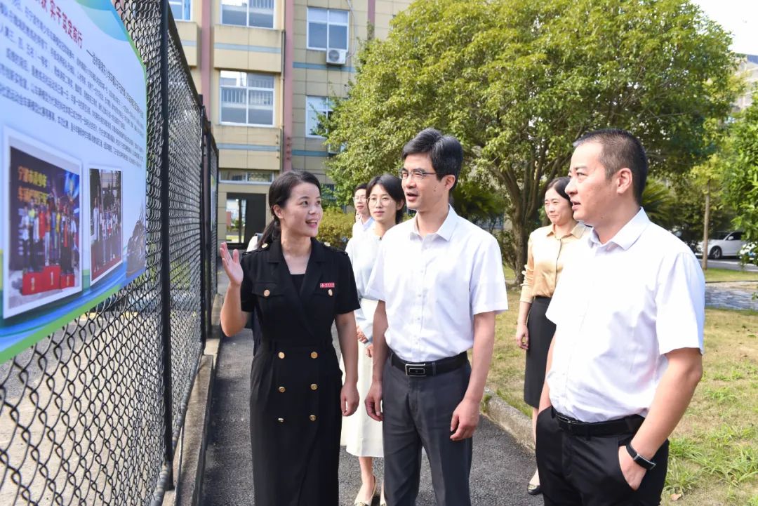 先后来到逍林镇镇东小学,市特殊教育学校,市第三实验小学,杨贤江中学
