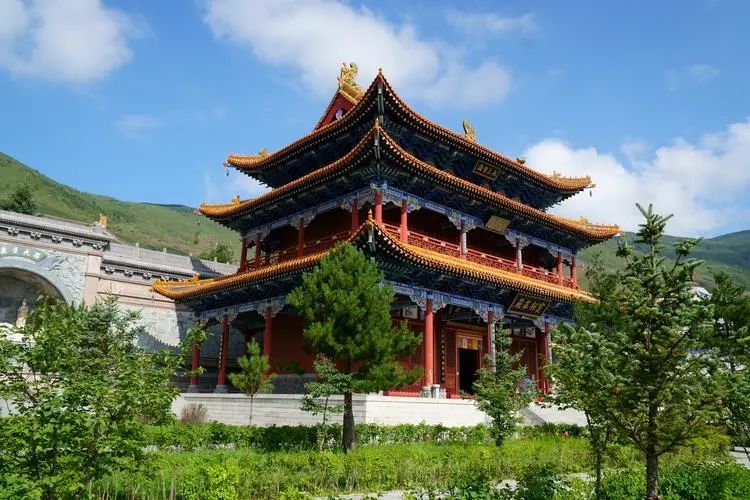 五臺山碧山寺方丈,大聖竹林寺住持的妙江法師解釋是:五臺山竹林寺是