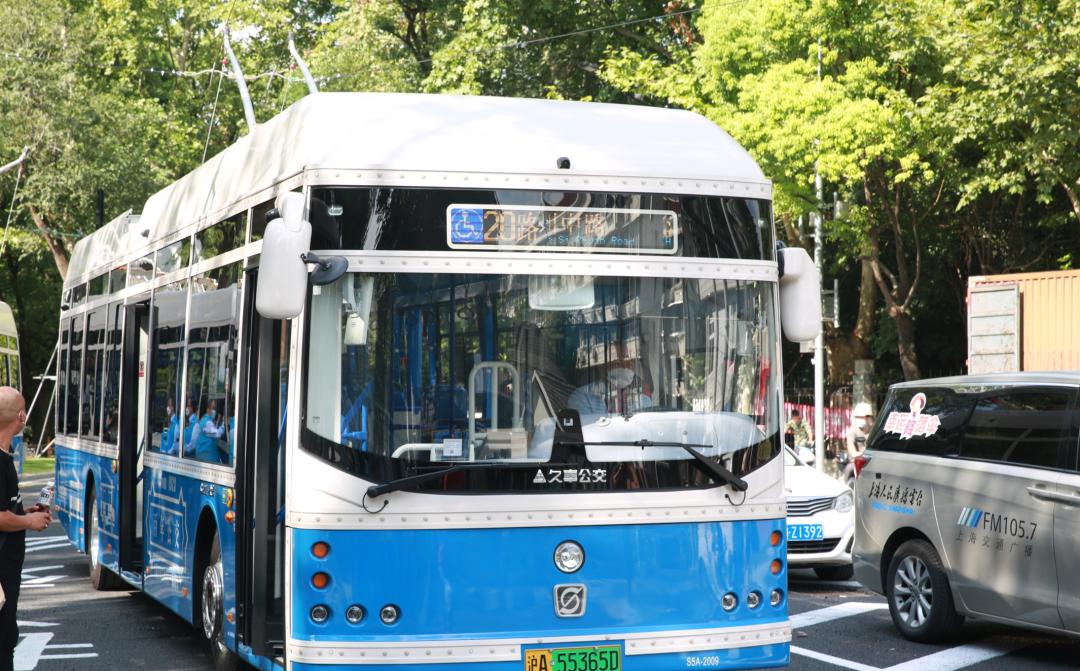 【交通】22辆复古风20路公交车投入运营,你乘过了吗?
