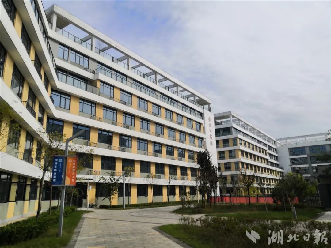 9月4日上午9时许,宜昌科谷技工学校开门迎新,来自宜昌,襄阳,荆州,恩施
