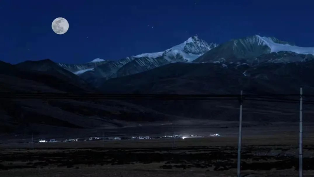 “东山顶上”的中秋月：照着这片雪域高原，照着夜里不眠的电信人