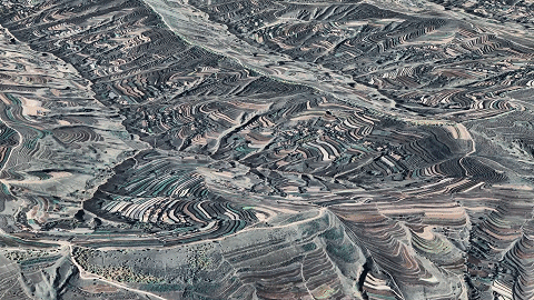 卫星记录元古堆村日子越过越红火