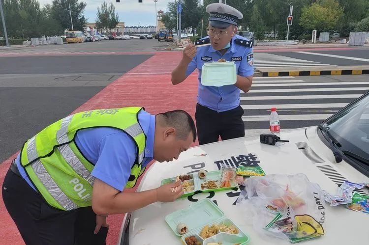 众志成城 共抗疫情 守住一道卡 护好一座城——大庆交警高新大队抗“疫”一线辅警记实澎湃号·政务澎湃新闻 The Paper 2770