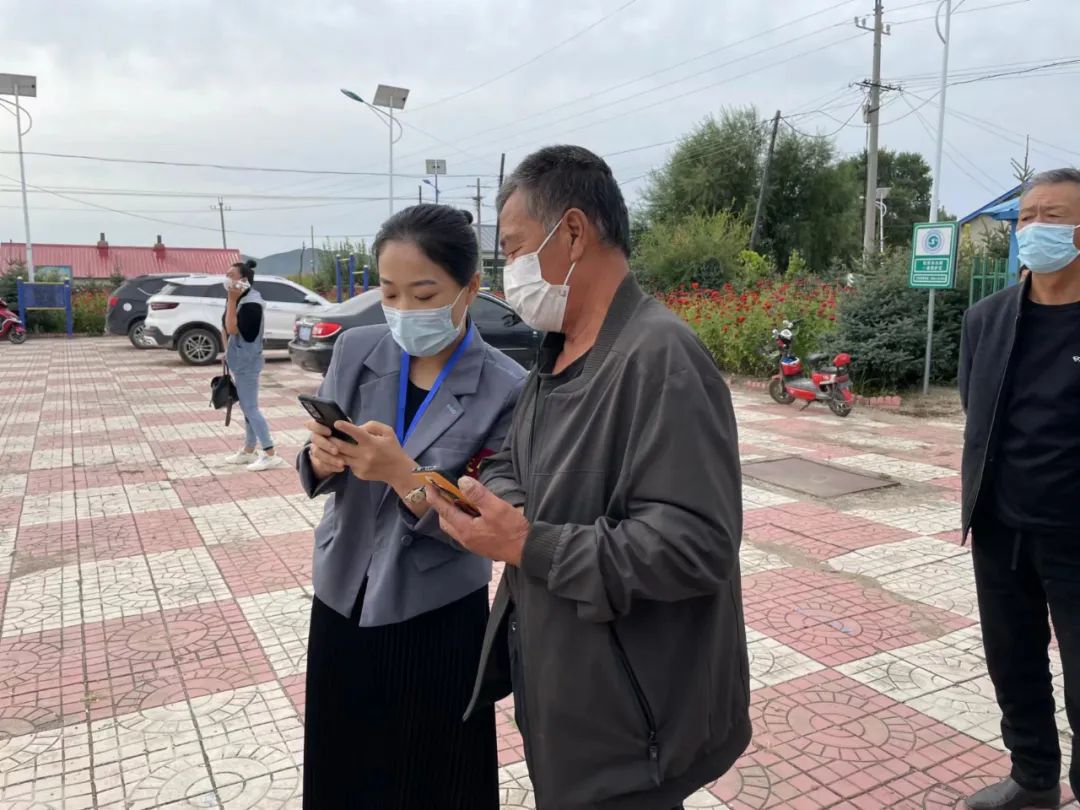 四新村第一书记王京一,永宁村第一书记刘庆森一早