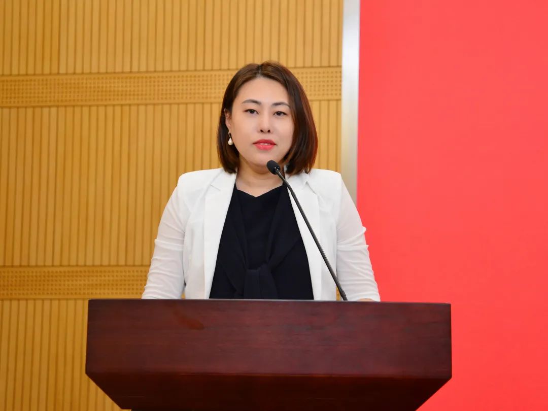 赵欣市委委员胡燕,韩若冰,马炜,赵欣代表学员在结业式上作交流发言.