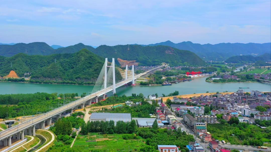 德清縣,杭州市餘杭區,西湖區,富陽區和桐廬縣,跨富春江後引入杭黃高鐵