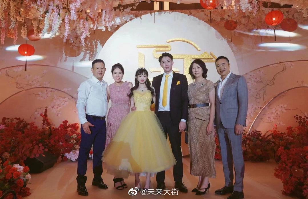 七匹狼公子与特步千金订婚,300亿家族联姻冲上热搜_澎湃号·媒体_澎湃