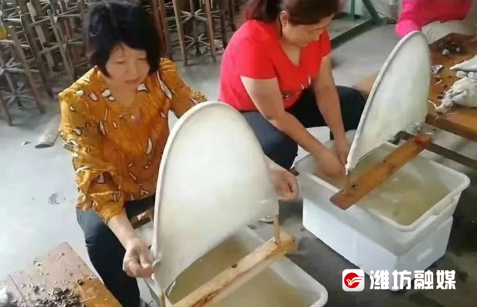 手提蚕丝“巧做被” 非遗化物“入心暖”