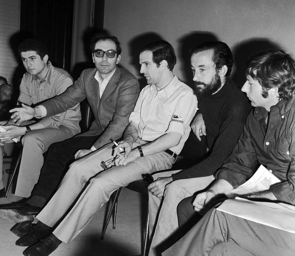 经巴赞介绍,戈达尔进入了《电影手册》的编辑部,并陆续结识了其他几位