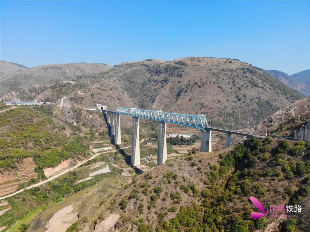 玉河铁路玉蒙线开通初期,除规划中新建的通海,建水,蒙自北3个客货运站