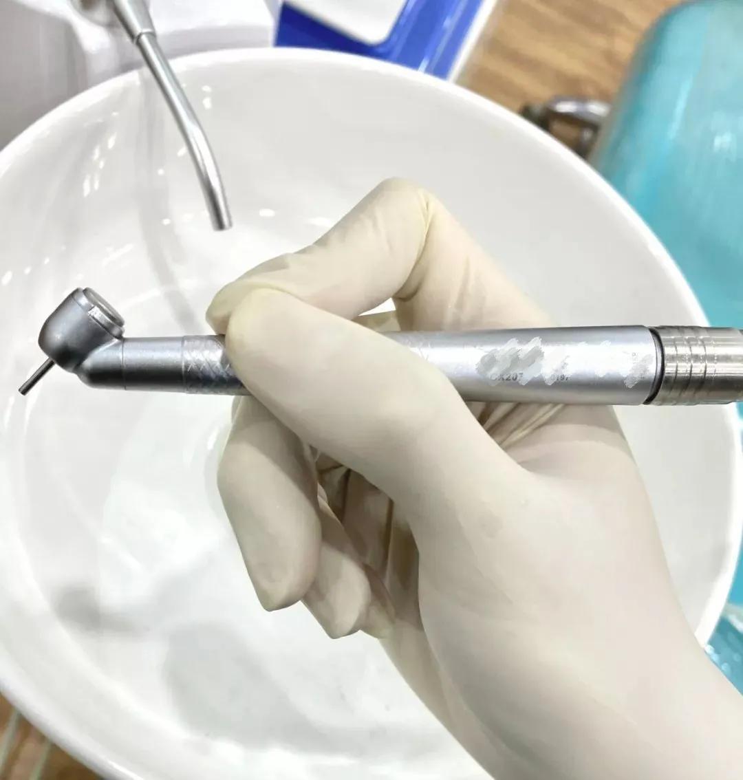 为什么口腔叫手机卫生监督告诉你 ｜ 大家每天都在刷手机，那么您用过牙科手机吗？_https://www.jmylbn.com_新闻资讯_第1张