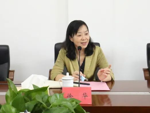 徐华副书记一行实地察看了晋安法院诉讼服务中心立案大厅,诉非联动