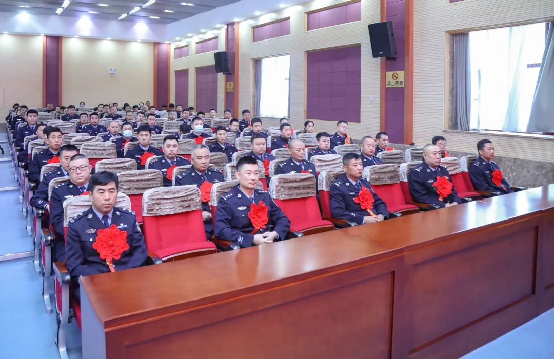 镇赉县公安局组织召开全县公安机关战时表彰大会暨先进事迹报告会