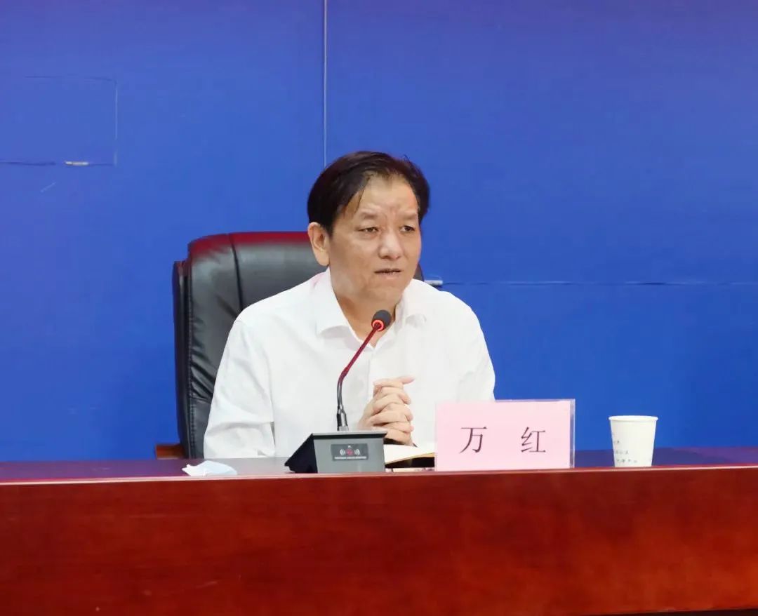 万红指出,全体民警,辅警要有人民情怀,要把"以人民