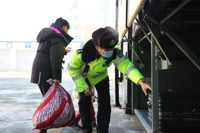 【国庆我在岗】愿以寸心寄华夏 且将岁月赠山河_澎湃号·政务_澎湃新闻-The Paper