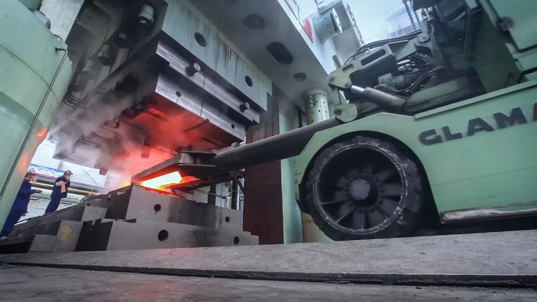 坐标中国万钧之力锻造钢筋铁骨