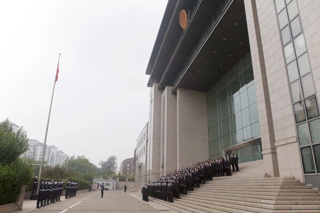 东城法院隆重举行升国旗仪式