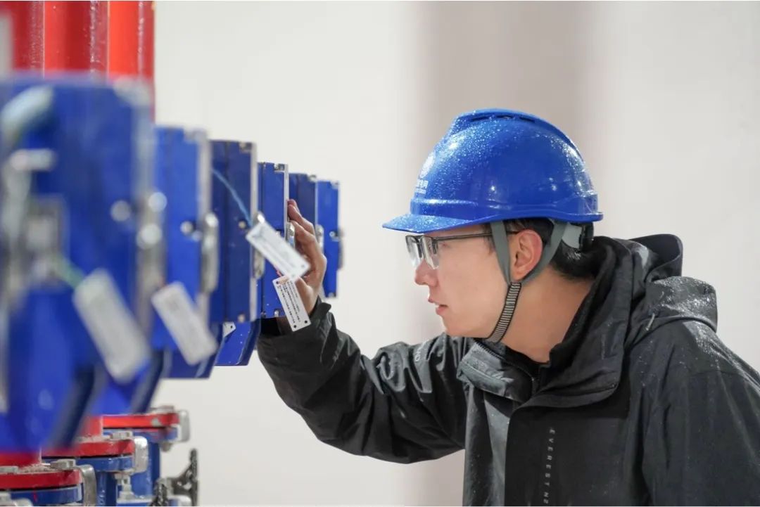 国家电网董事长辛保安回信四川布拖换流站一线青年员工_澎湃号·政务