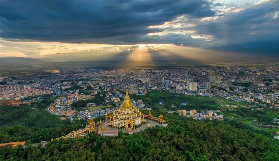 乐享云南丨美景·德宏金银双塔_澎湃号·政务_澎湃新闻-the paper