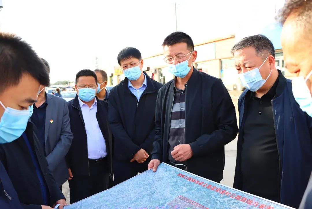 旗长苏日嘎拉图赴龙口镇调研督导重点工作,现场查看准格尔旗麻地梁至
