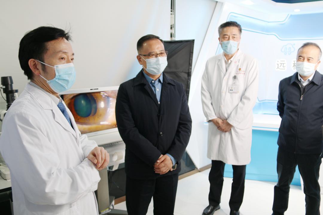 “防疫情 稳经济 保安全”（四十四）| 区政协主席黄冲走访慰问区政协委员_澎湃号·政务_澎湃新闻-The Paper