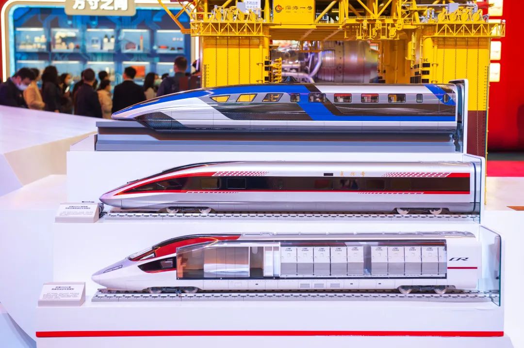 赞!铁路元素闪耀"奋进新时代"主题成就展_澎湃号·政务_澎湃新闻-the 