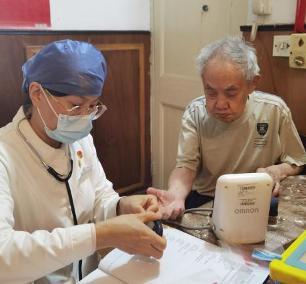 杭州西湖：医疗上门 居家养老 “一张床”解决两难题