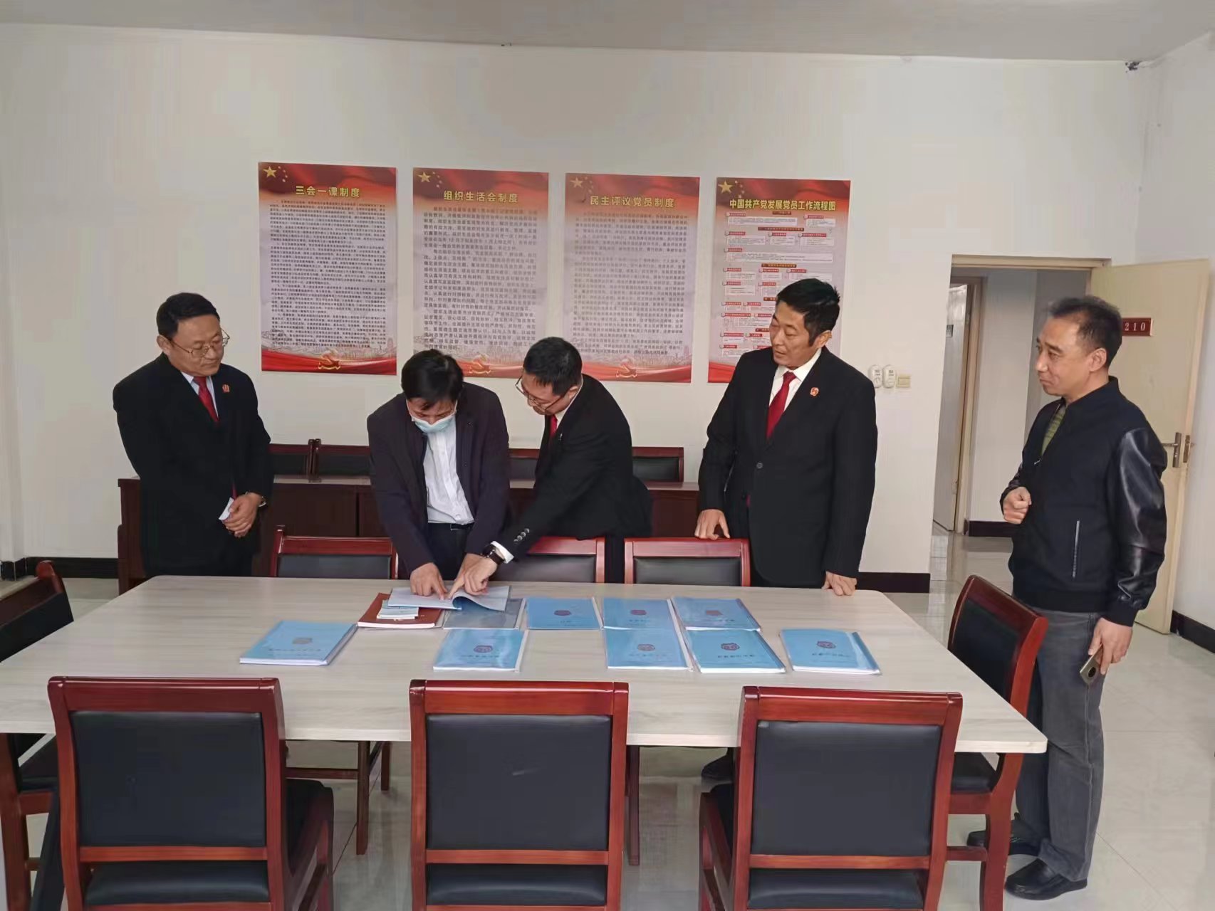 省法院调研组到淇县法院铁西法庭调研指导