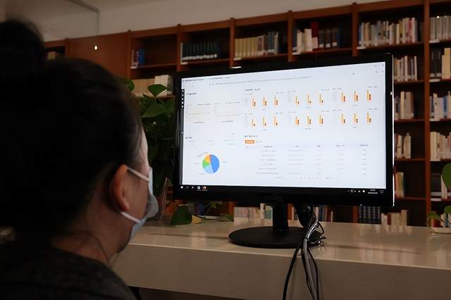 图书馆智能机器人多少钱一台_图书馆智能管理系统_智能图书馆