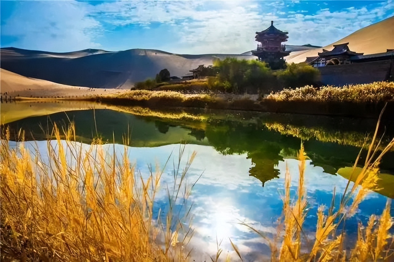 敦煌沙间水畔的夺目明珠