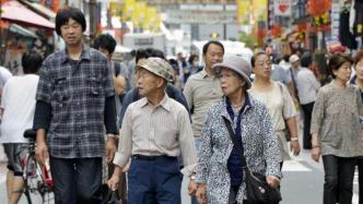 退休就破产？日本八旬老人工作到死，是福气还是无奈？
