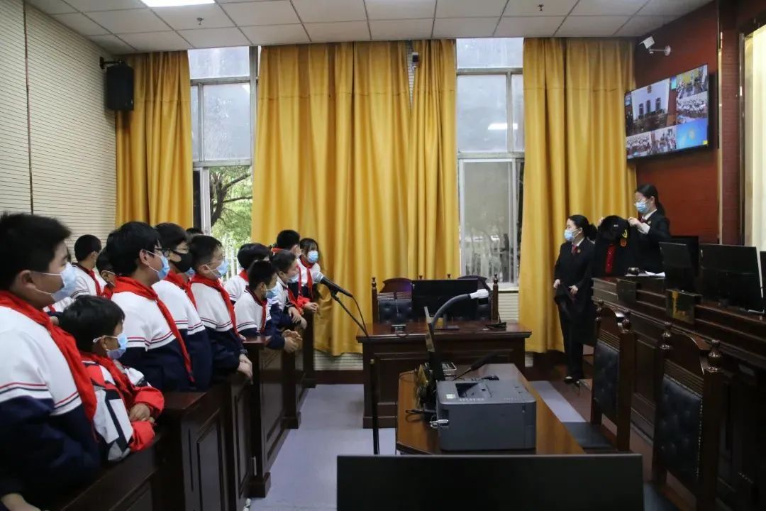 【基层动态】凤台县法院：学生进法院，学法“零距离”