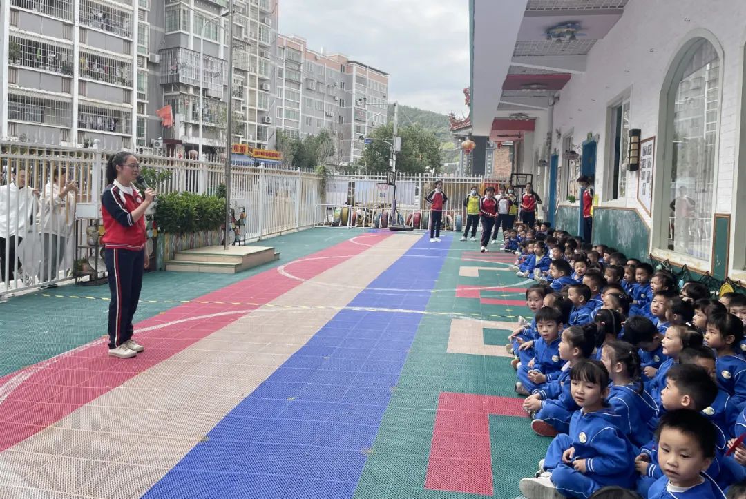 以演筑防,安全"童"行——麦兜幼儿园开展反恐防暴演练活动