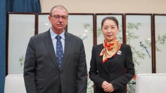 外交部领事司司长吴玺会见俄罗斯新任驻上海总领事卢基扬采夫