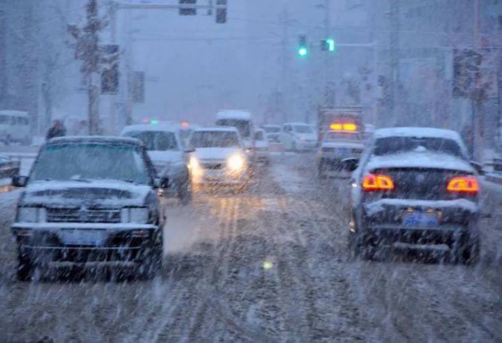 【安全提示】雨雪天气“上线”,道路湿滑,出行注意安全!