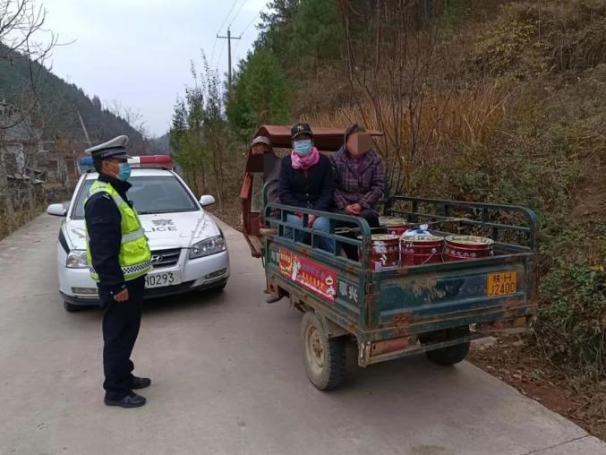 警示曝光:洛南交警发布16起农用车,货车违法载人案例