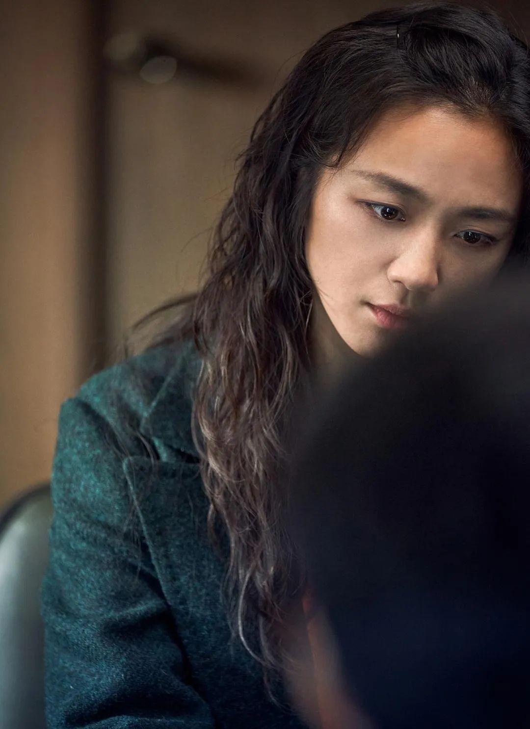 电影手册》评「分手的决心」：身陷谷底