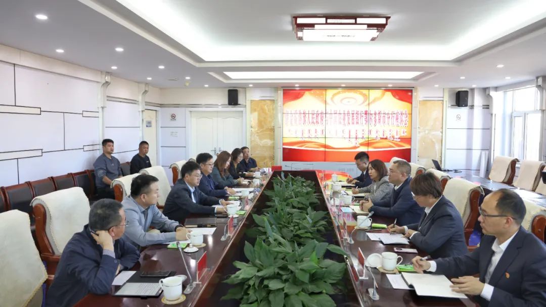旗人民政府与农业发展银行、工商银行举行座谈会