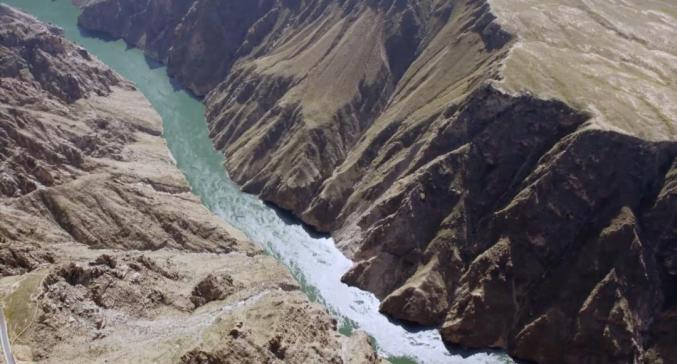 《航拍中国》第四季青海篇: 坚韧之地 生生不息_澎湃号·媒体_澎湃
