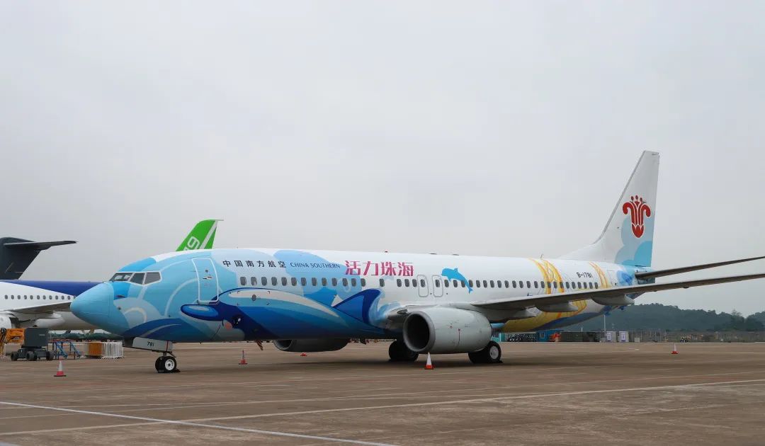 南航彩绘飞机展现珠海城市形象
