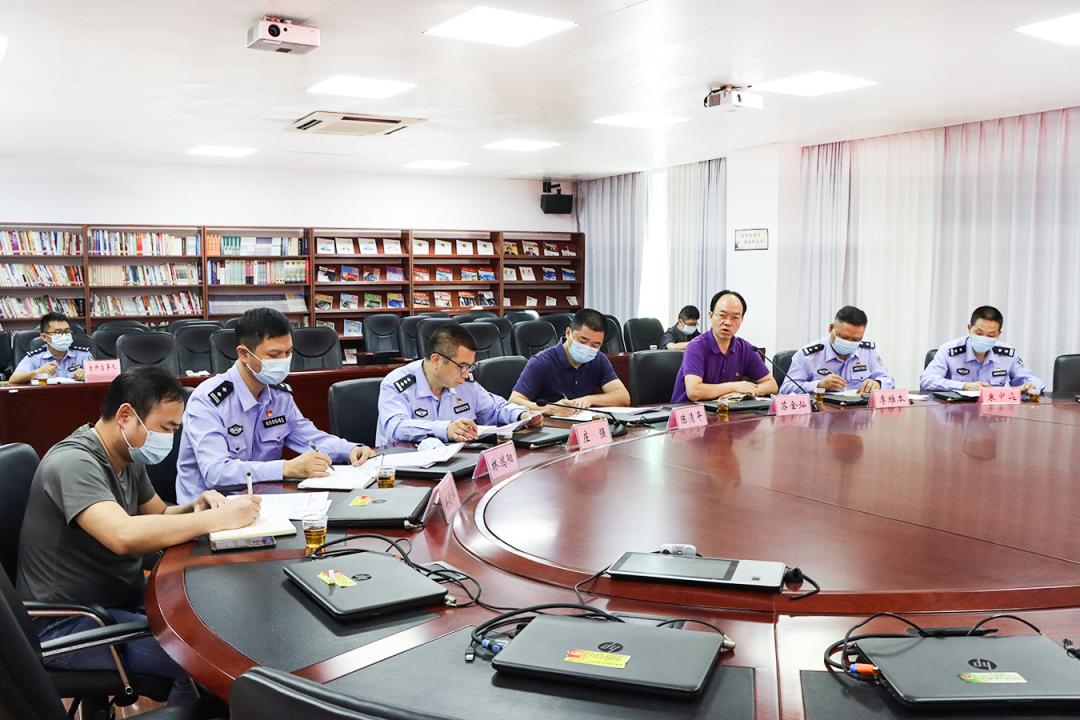 会上,陈清平副市长,苏金灿局长分别介绍了石狮市行政机关近年来在执法