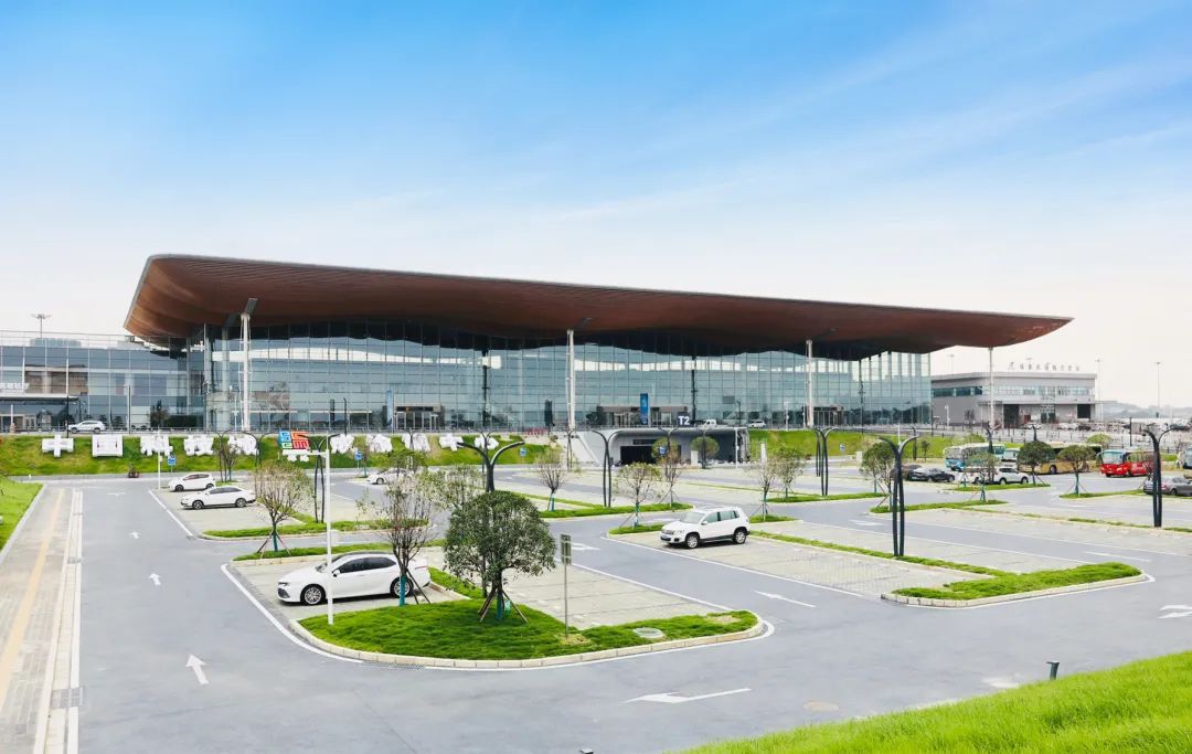 四川第三大机场再升级,绵阳南郊机场t2航站楼投运丨建设交通强国_澎湃