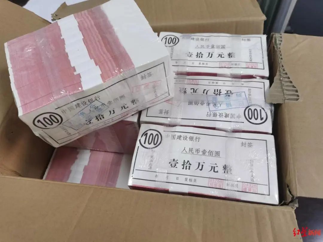 100万现金，竟全忘在车上！约定来取却迟迟不现身……