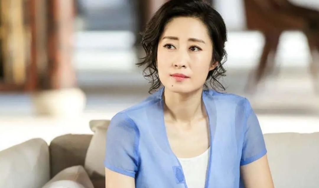 中年女性應(yīng)該什么樣？離婚后的她開始“叛逆”