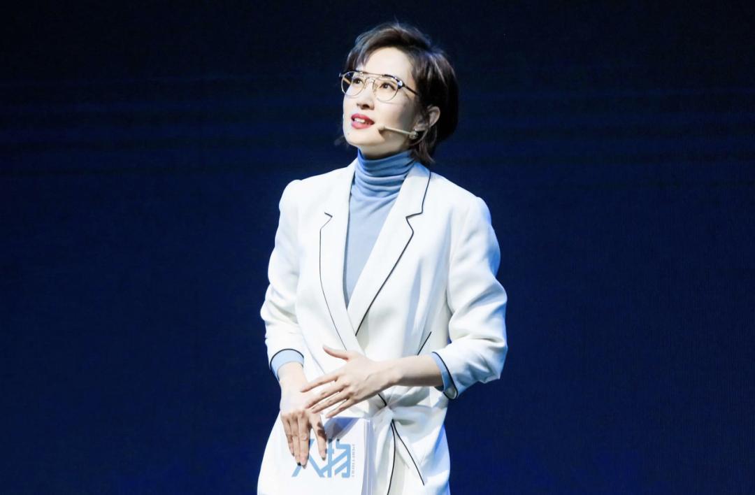 中年女性應(yīng)該什么樣？離婚后的她開始“叛逆”
