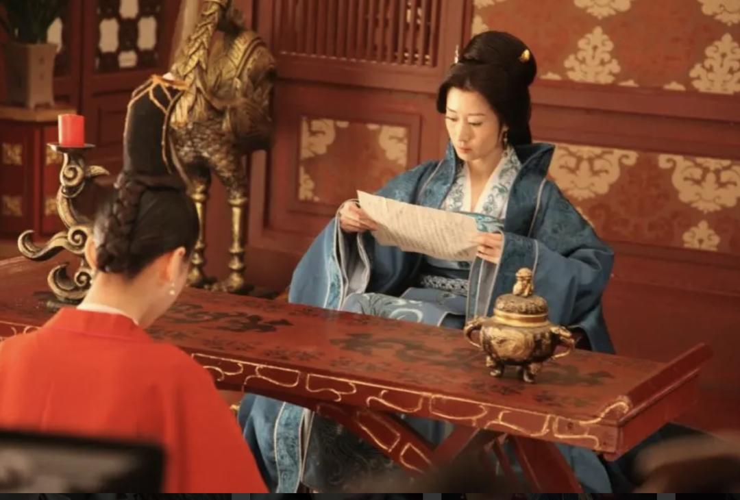 中年女性應(yīng)該什么樣？離婚后的她開始“叛逆”