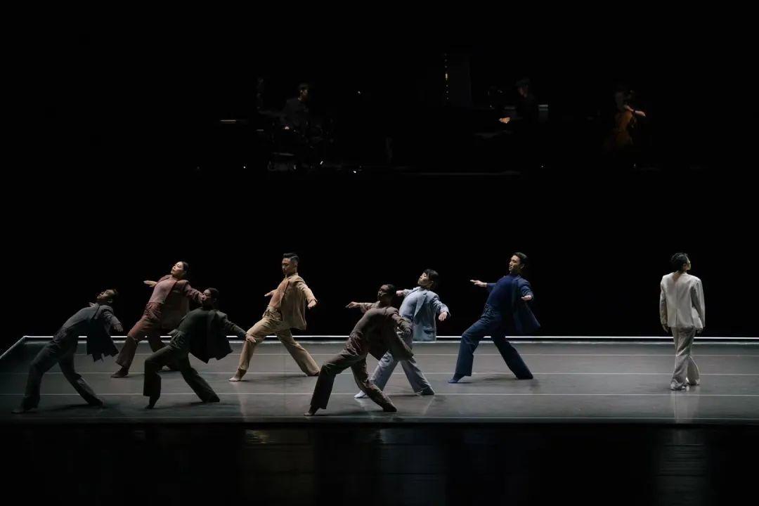 怀胎8月仍演出,产后重塑腹肌,舞者谢欣:36岁的人生刚刚好_澎湃号·湃