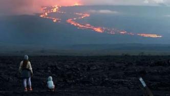 几十年来，夏威夷两座最大火山首次同时喷发